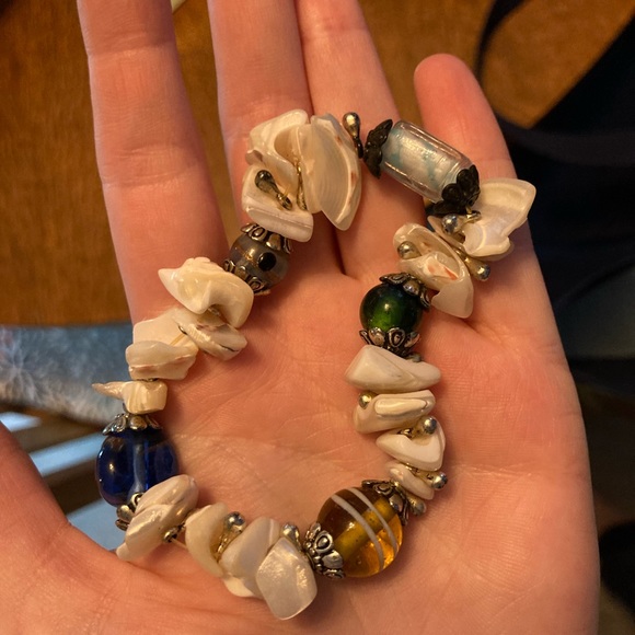 Shell charm bracelet - Picture 3 of 3